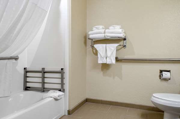  - Comfort Inn & Suites Covington - I-12, Exit 63