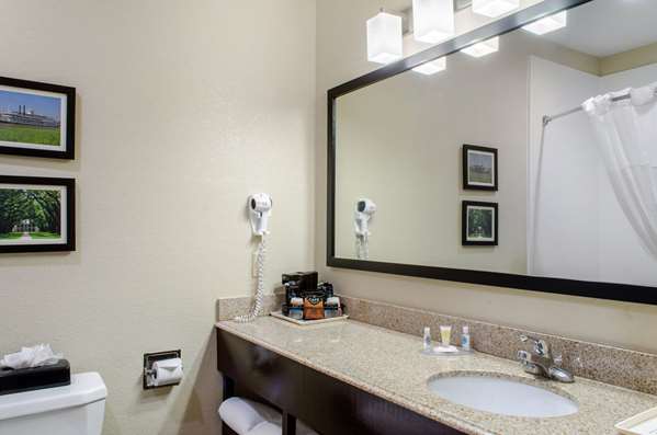  - Comfort Inn & Suites Covington - I-12, Exit 63