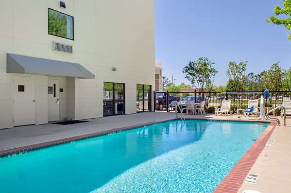 Pool - Comfort Inn & Suites Covington - I-12, Exit 63