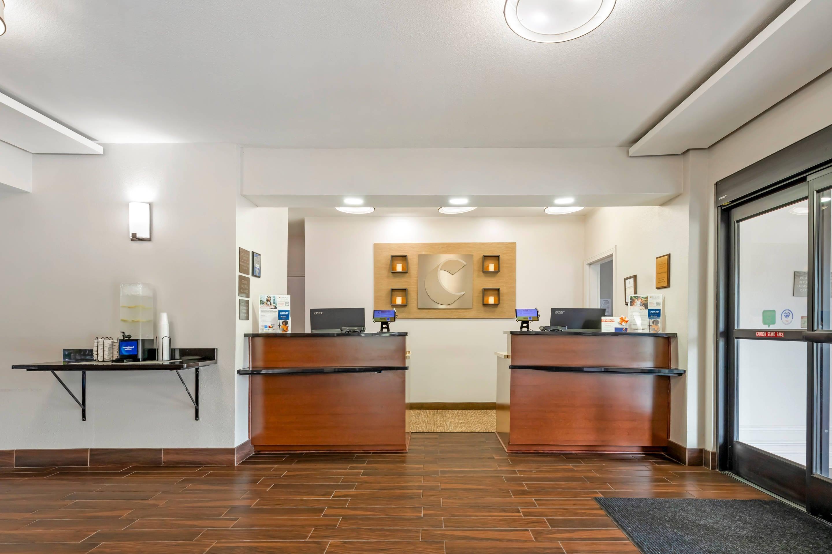 Hotel lobby | Comfort Inn & Suites Covington - Mandeville