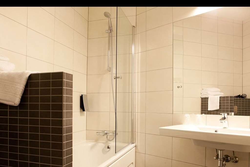 COMFORT HOTEL LT-guestroom-Guest Room,Suite,On-Site.jpg