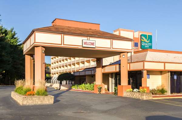 Exterior view - Quality Inn West Springfield