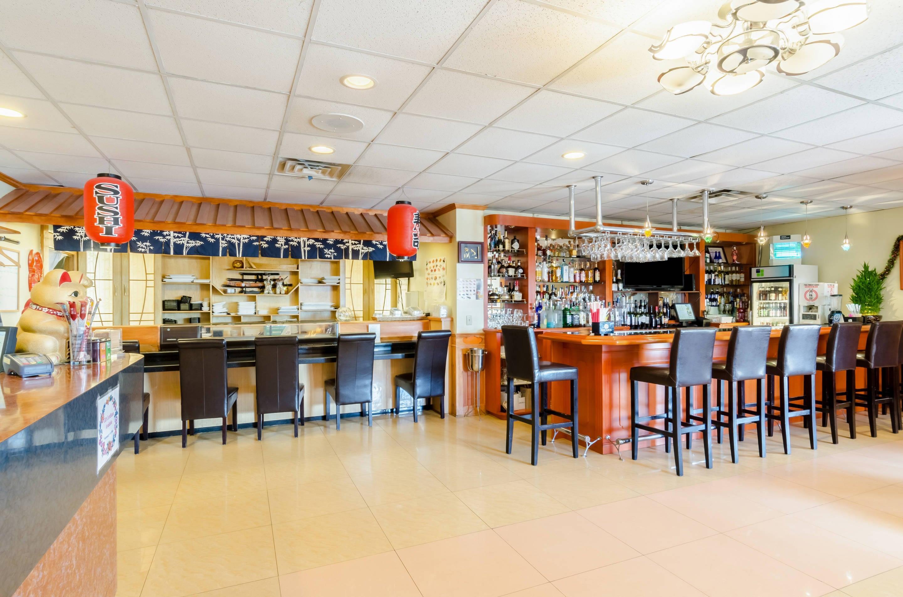 Cocktail lounge