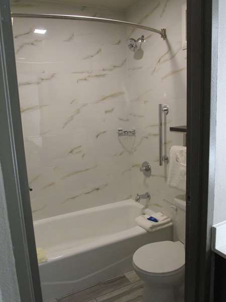  - SureStay Plus Hotel by Best Western Point Richmond