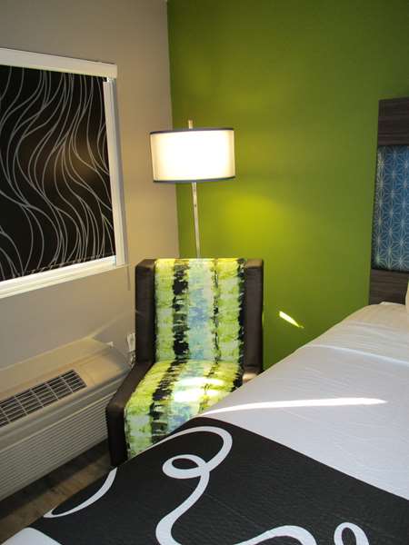  - SureStay Plus Hotel by Best Western Point Richmond