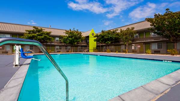 Pool - SureStay Plus Hotel by Best Western Point Richmond