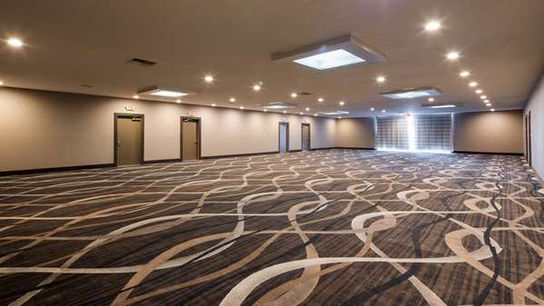  - SureStay Plus Hotel by Best Western Point Richmond