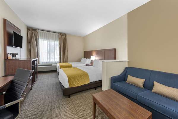  - Comfort Suites Tulare - CA 99, Exit 88