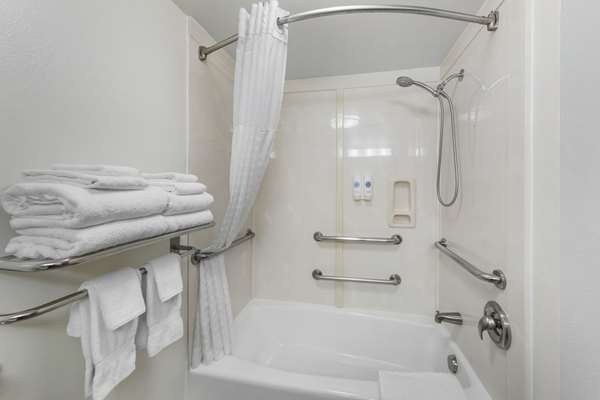  - Comfort Suites Tulare - CA 99, Exit 88