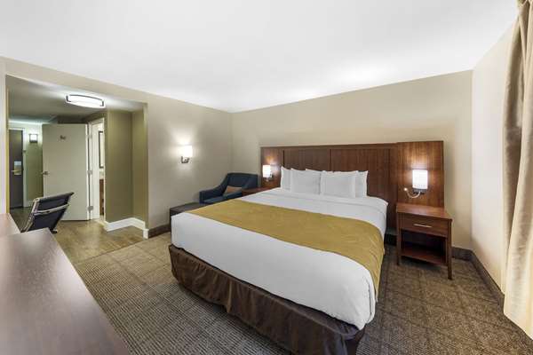 Suite - Comfort Suites Tulare - CA 99, Exit 88