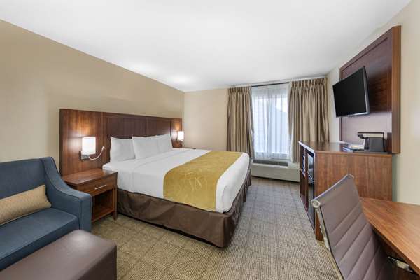 Suite - Comfort Suites Tulare - CA 99, Exit 88