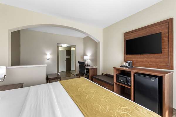 Suite - Comfort Suites Tulare - CA 99, Exit 88