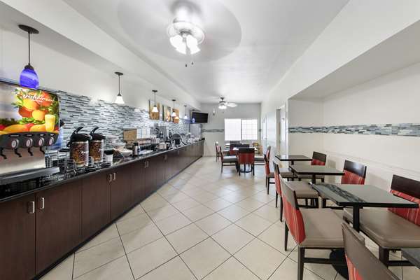 Amenities - Comfort Suites Tulare - CA 99, Exit 88