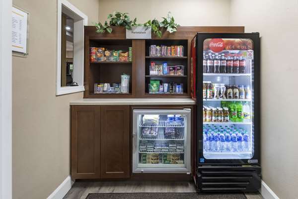  - Comfort Suites Tulare - CA 99, Exit 88