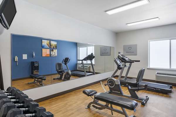 Fitness/ Exercise Room - Comfort Suites Tulare - CA 99, Exit 88