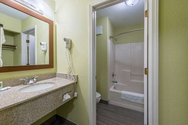  - Quality Inn & Suites Muncie
