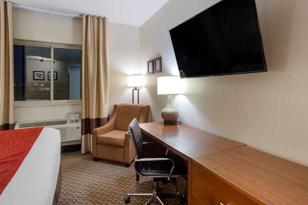 Suite - Comfort Inn Hobart - I-65, Exit 255