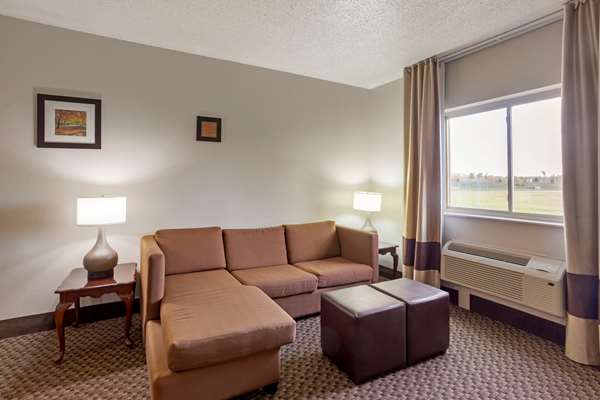 Suite - Comfort Inn Hobart - I-65, Exit 255