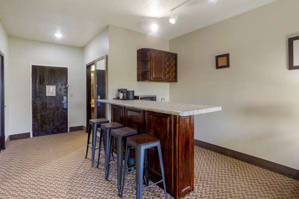 Suite - Comfort Inn Hobart - I-65, Exit 255