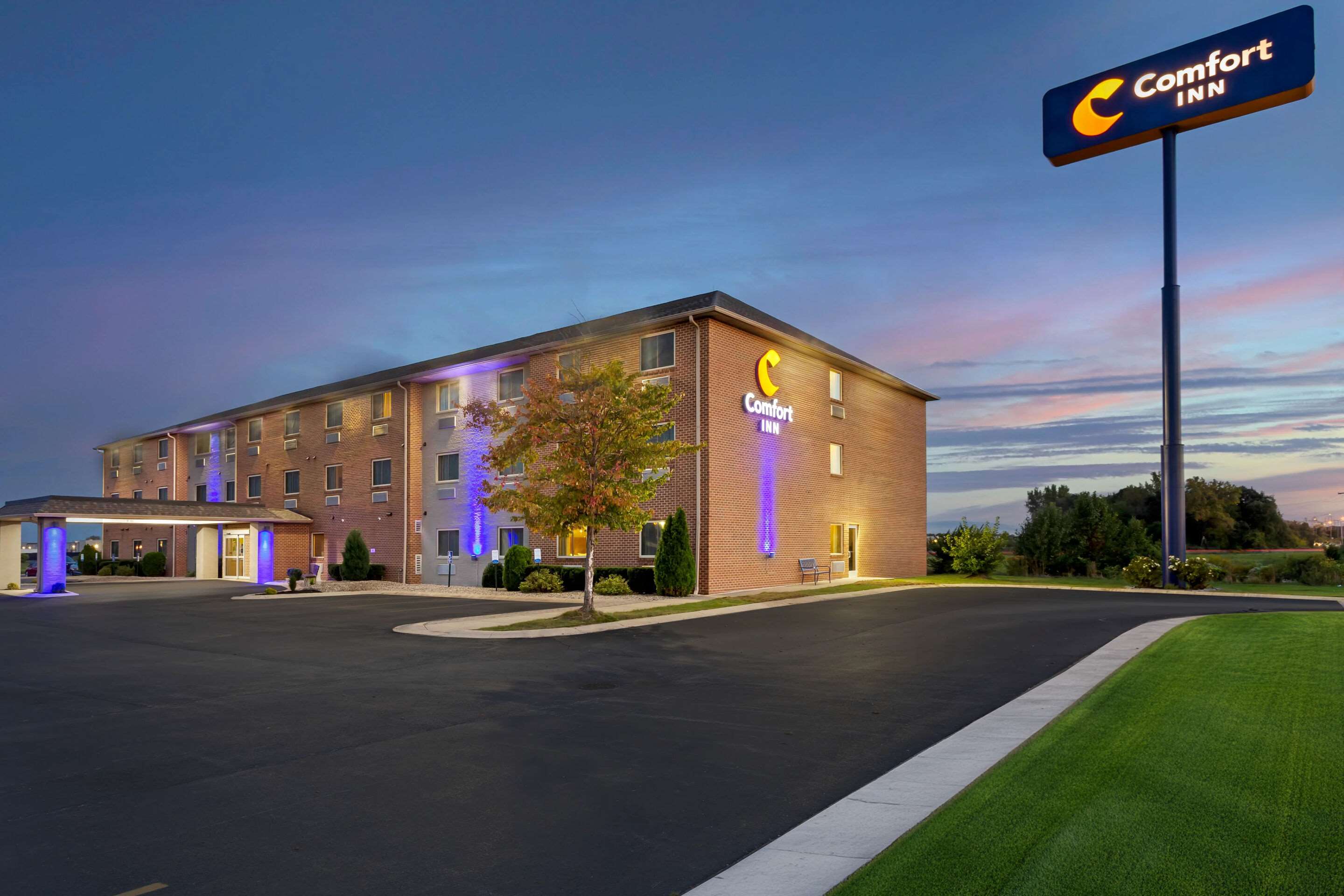 Hotel entrance | Comfort Inn Hobart - Merrillville