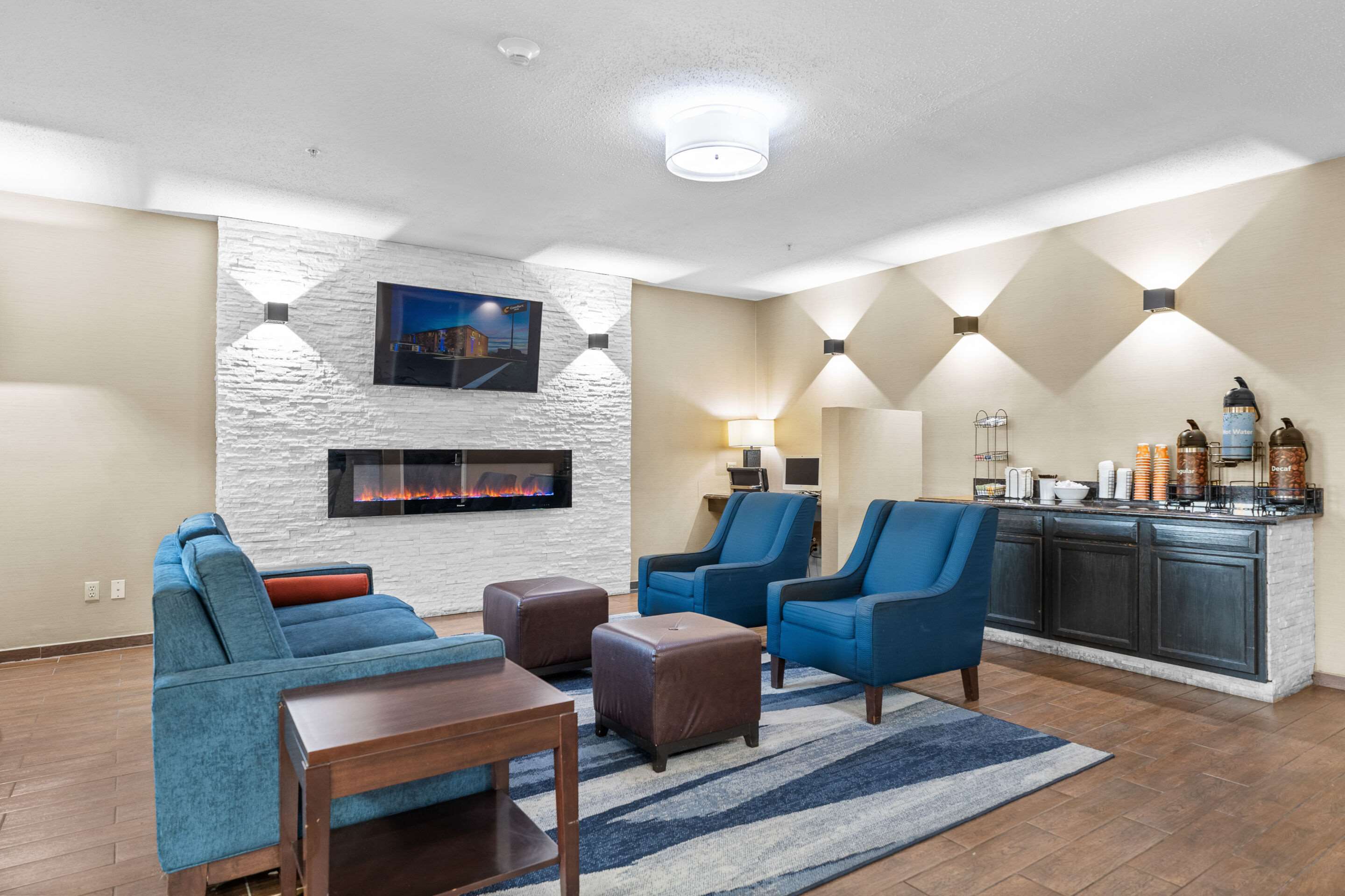 Hotel lobby | Comfort Inn Hobart - Merrillville