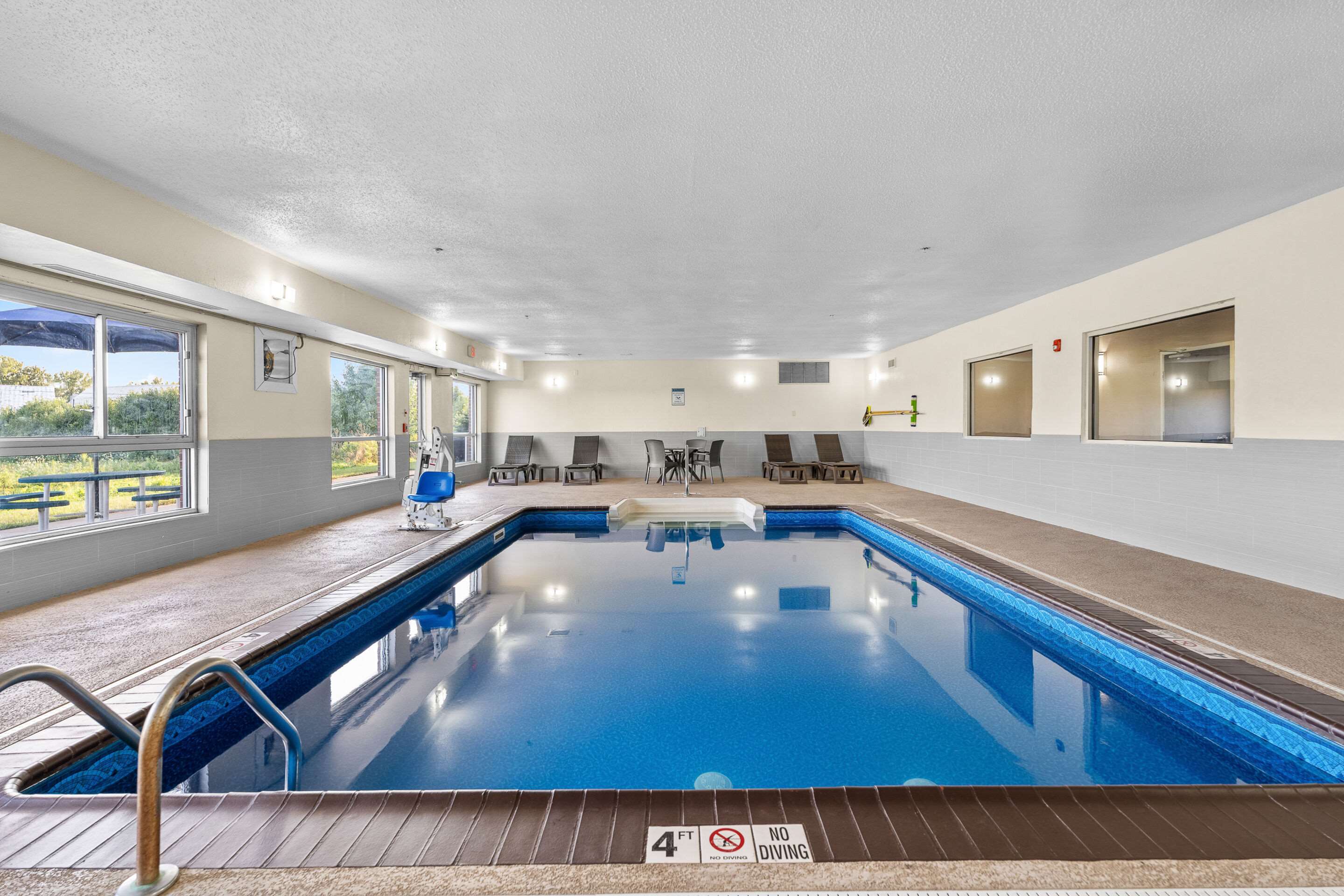 Indoor pool | Comfort Inn Hobart - Merrillville