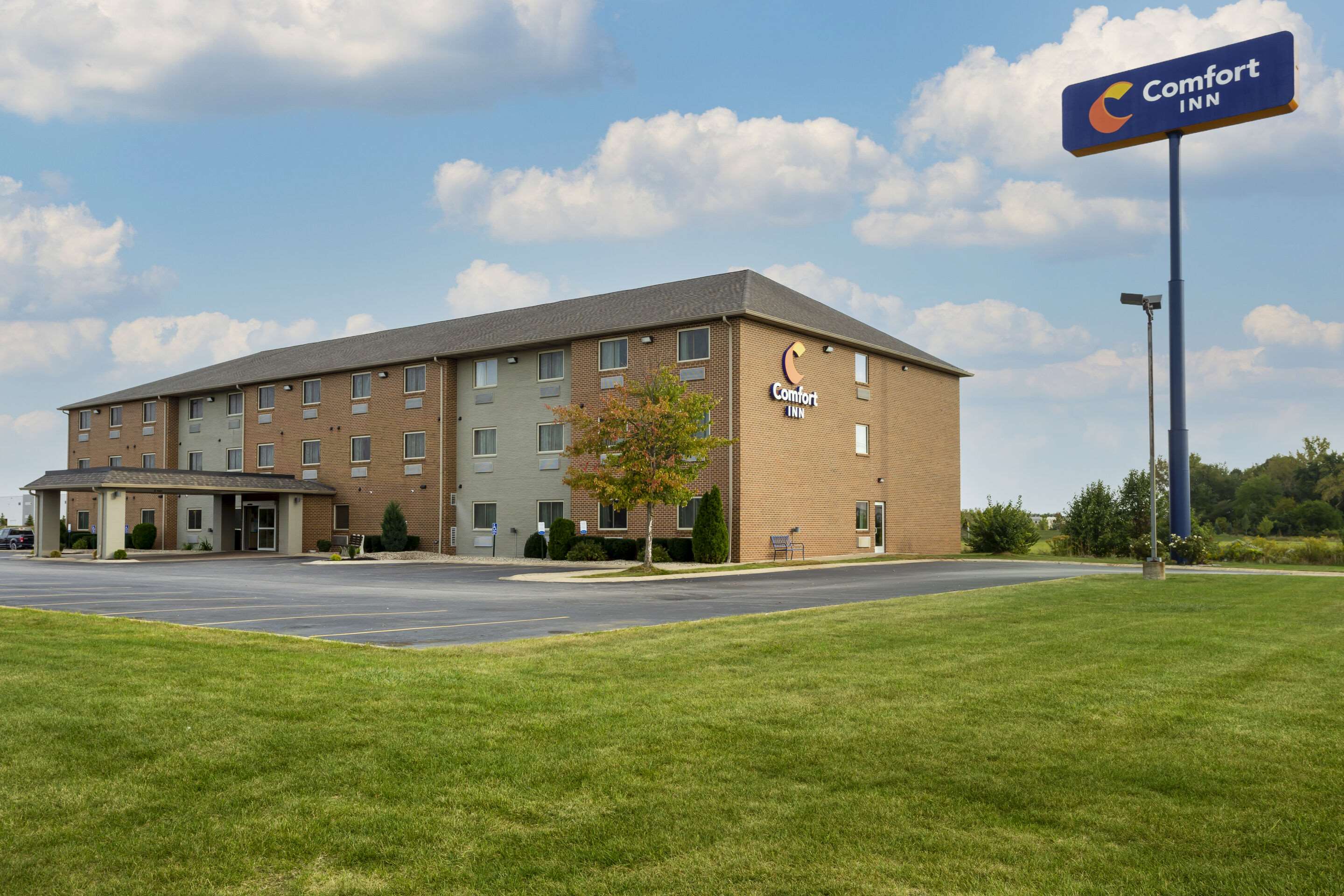 Hotel entrance | Comfort Inn Hobart - Merrillville