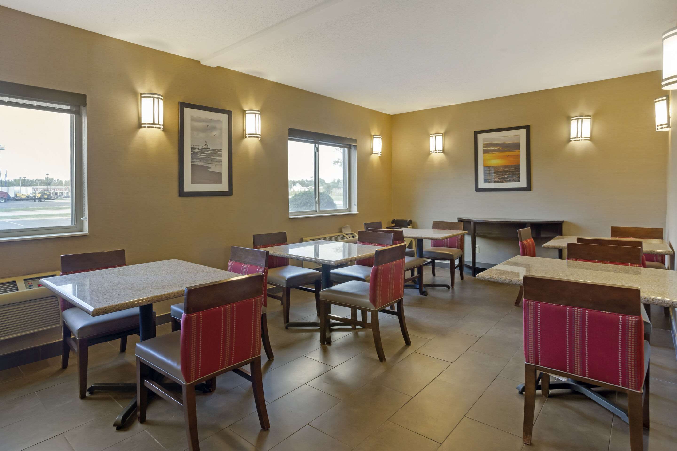 Breakfast area | Comfort Inn Hobart - Merrillville