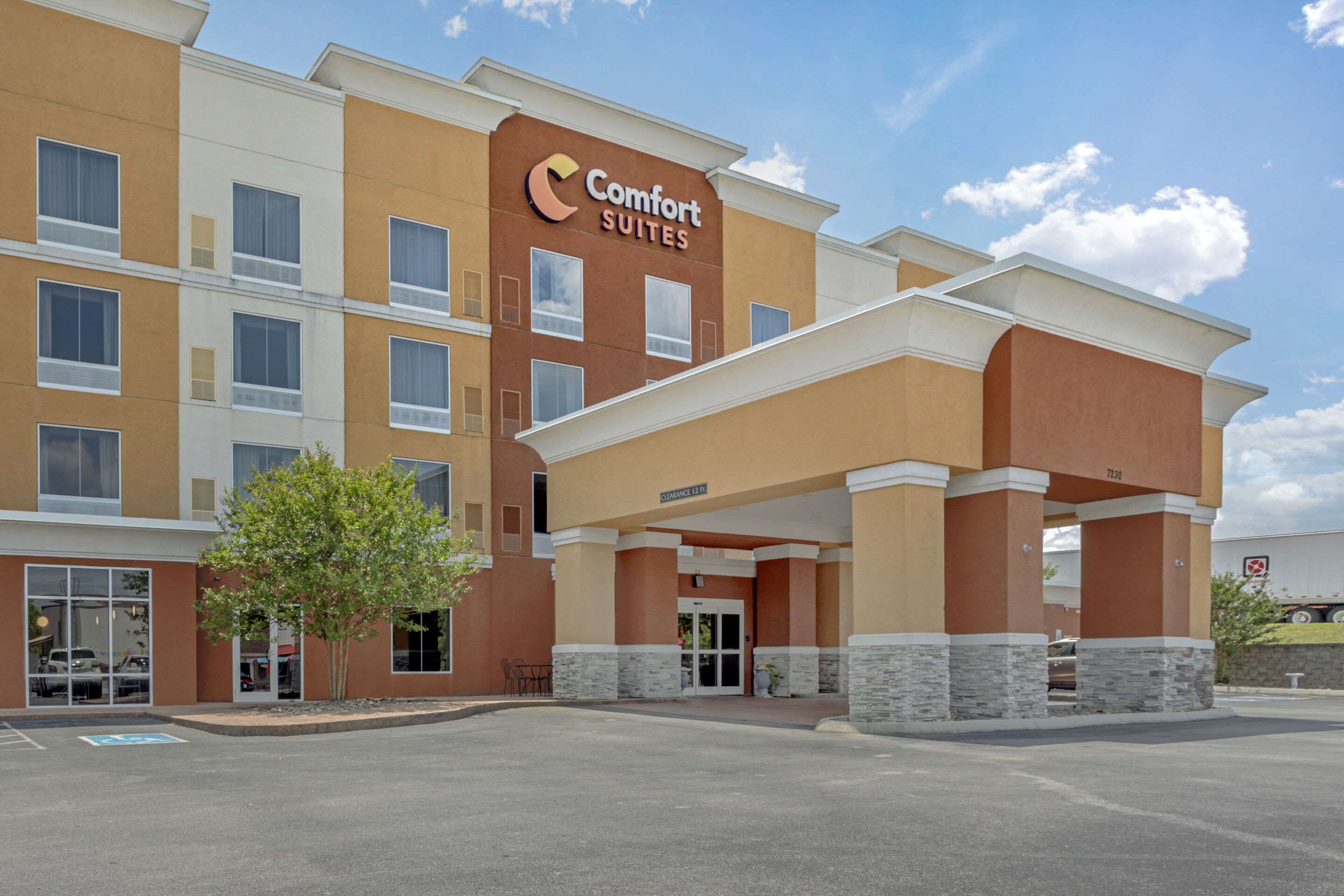Hotel exterior | Comfort Suites East Knoxville
