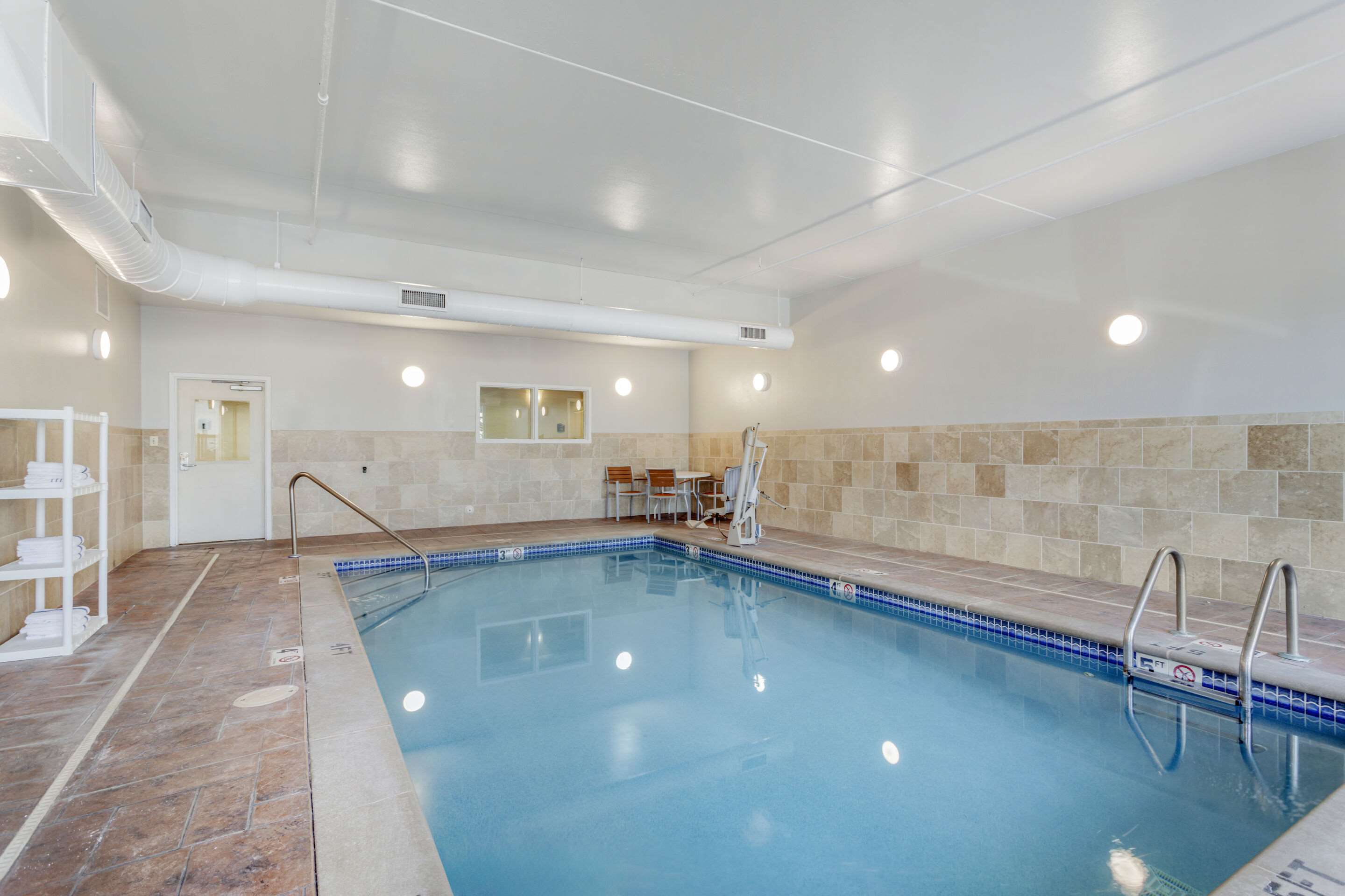 Indoor pool | Comfort Suites East Knoxville