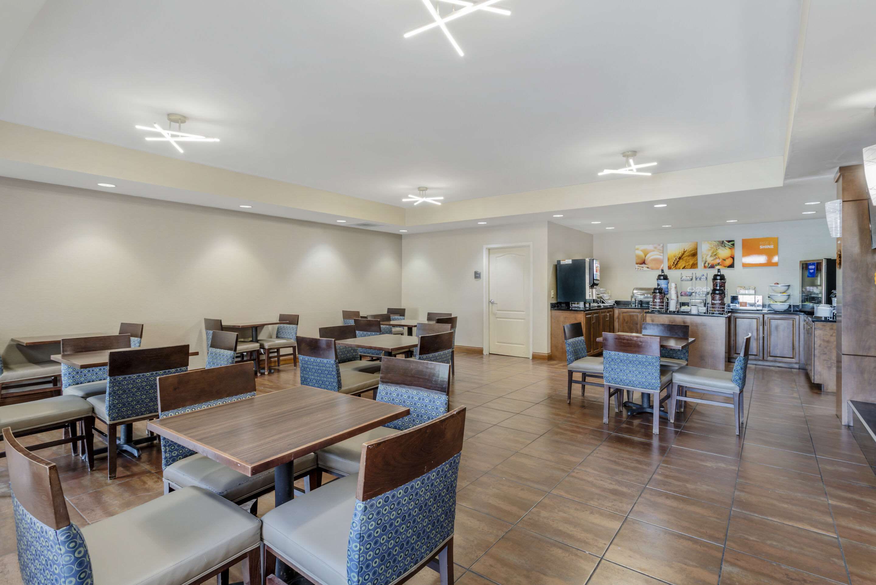 Breakfast area | Comfort Suites East Knoxville