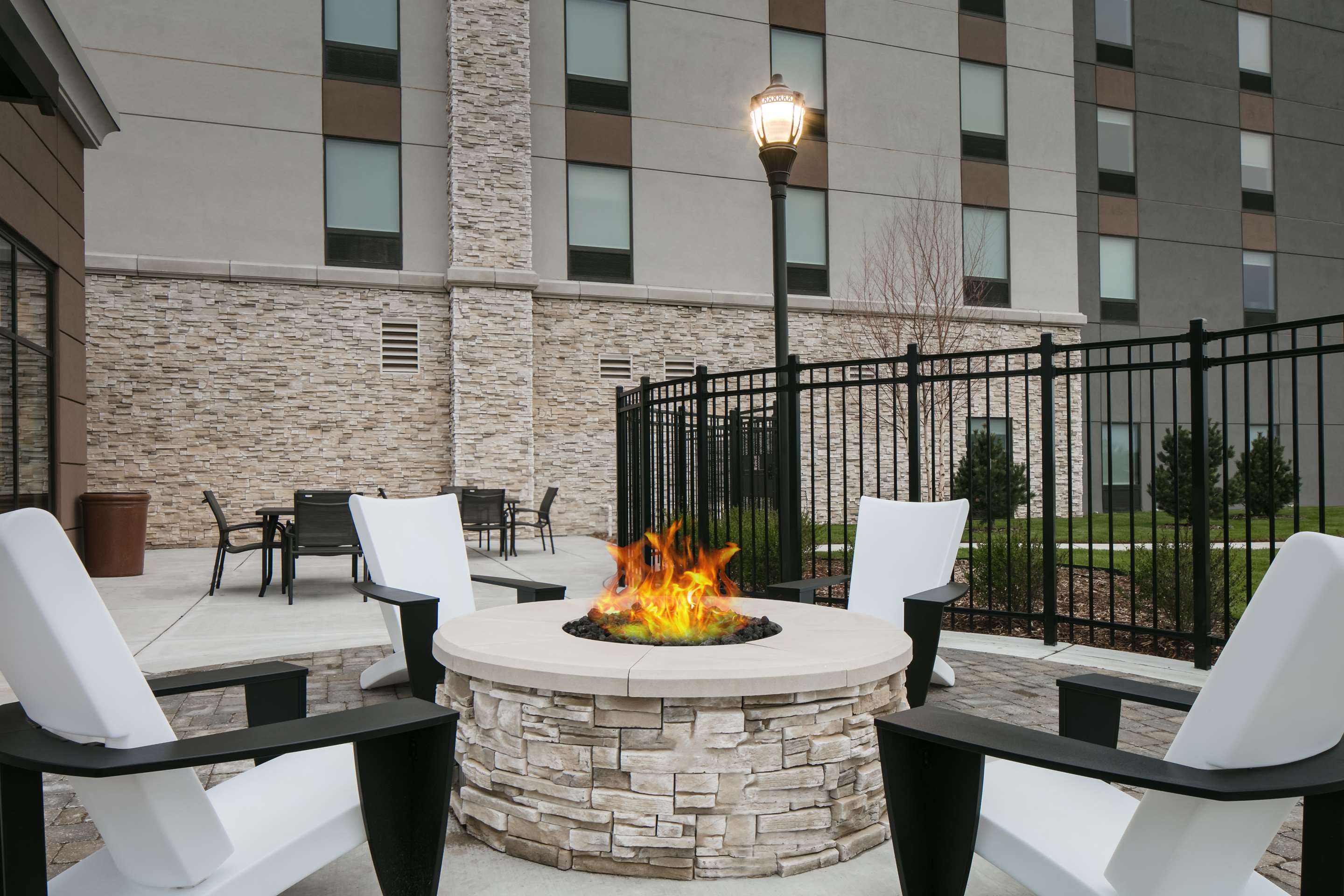 Exterior | Hampton Inn Wichita Northwest