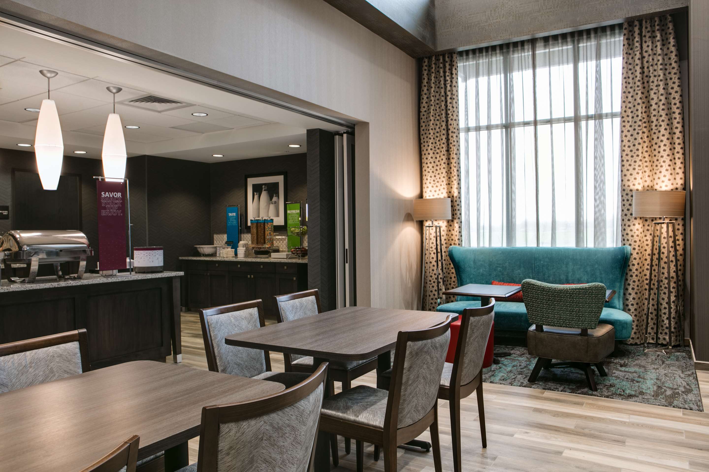 Breakfast Area | Hampton Inn Wichita Northwest