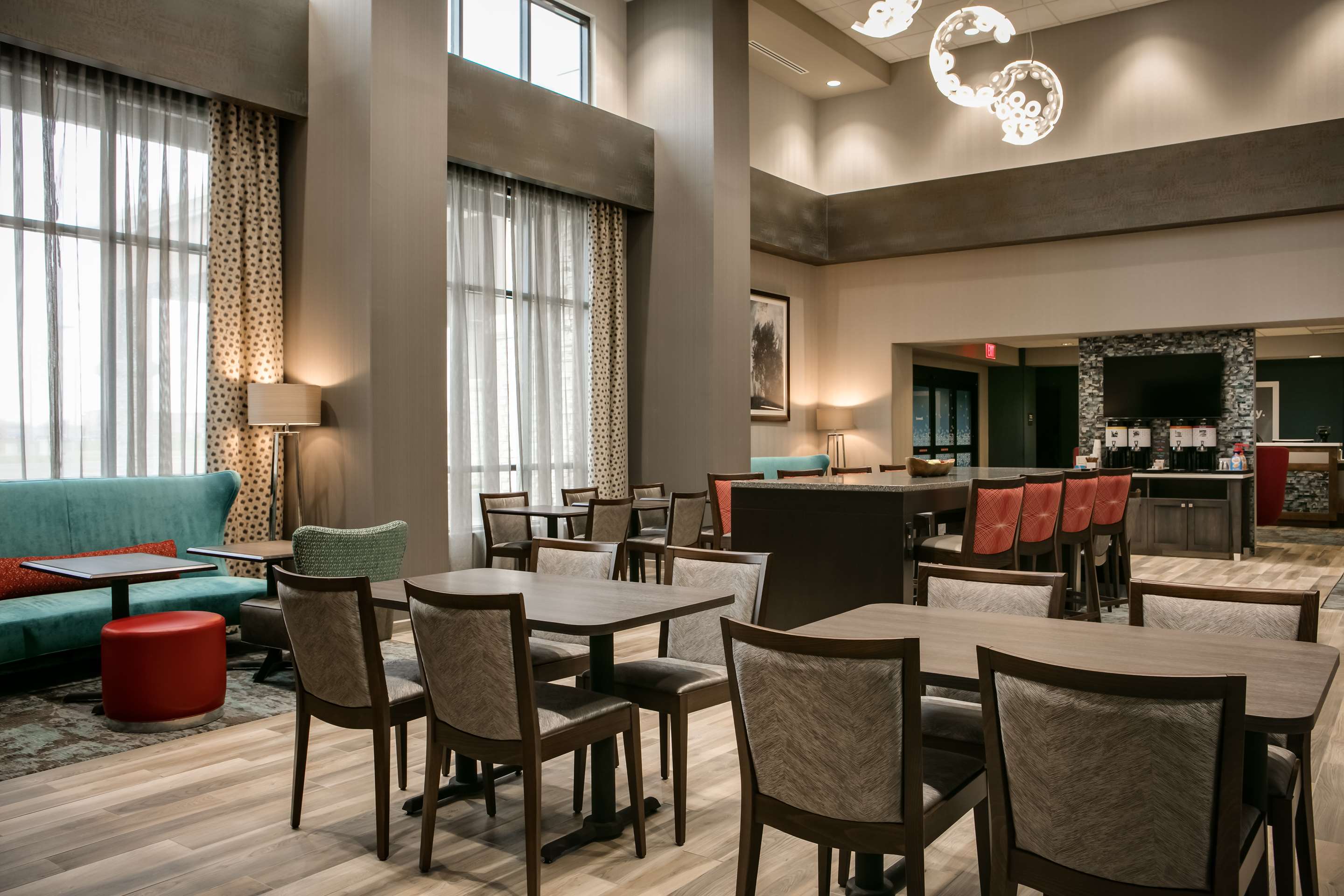Lobby | Hampton Inn Wichita Northwest