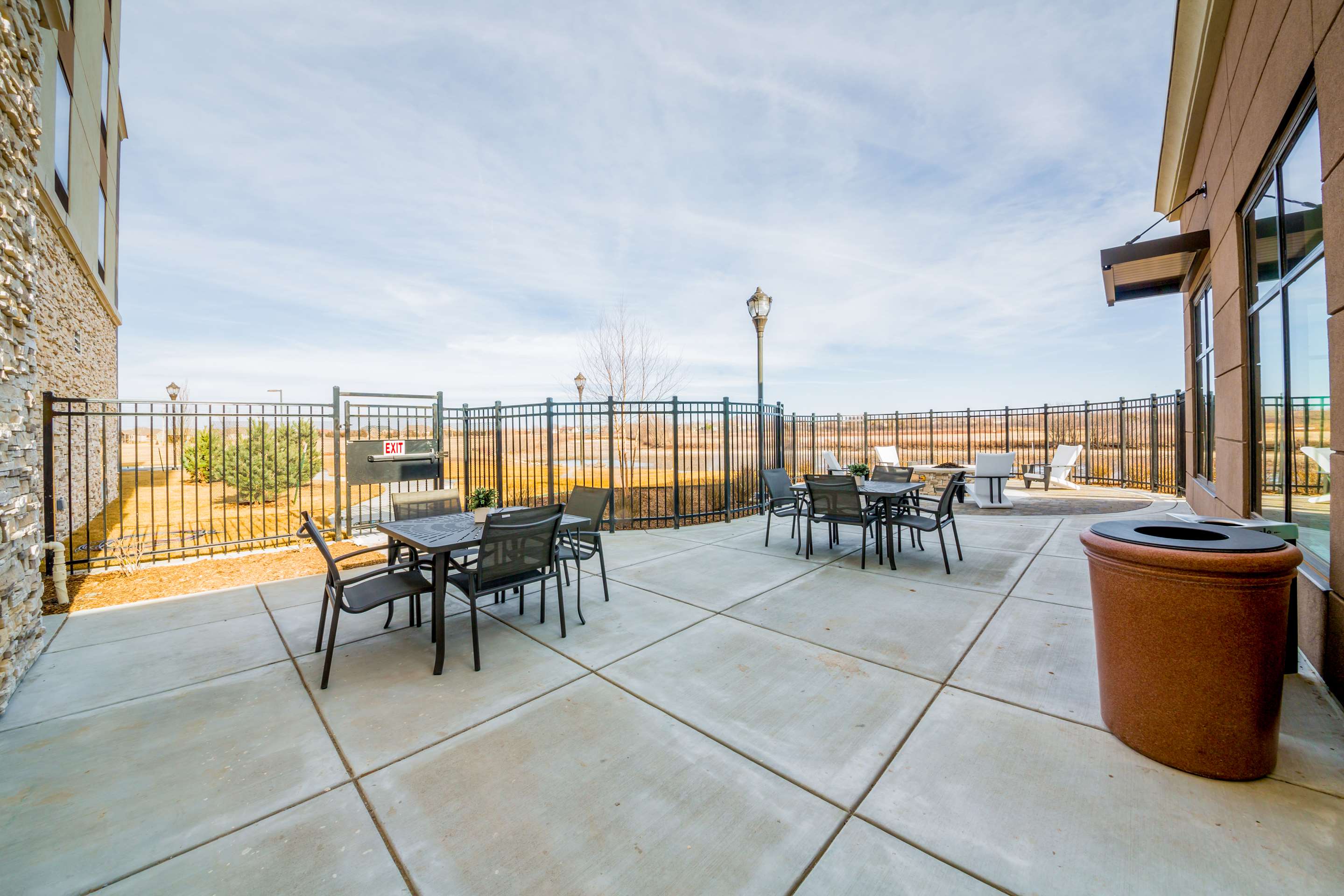 Exterior | Hampton Inn Wichita Northwest
