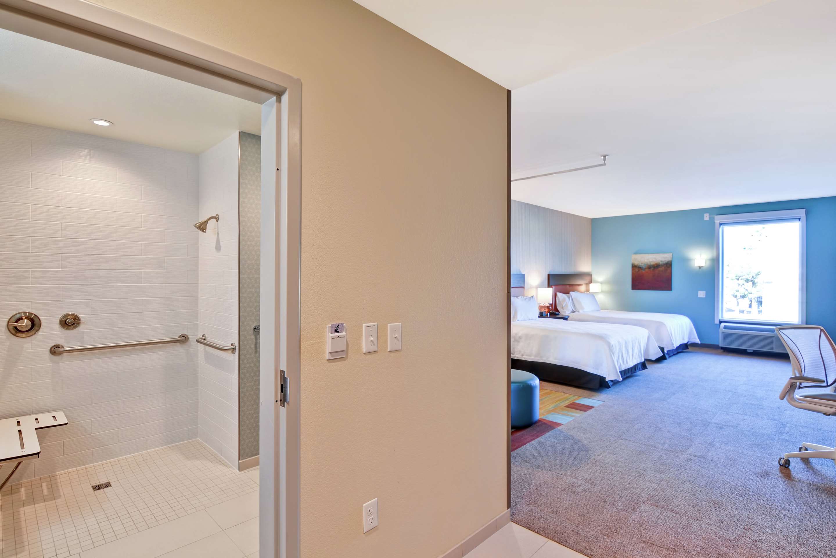 Guest room bath