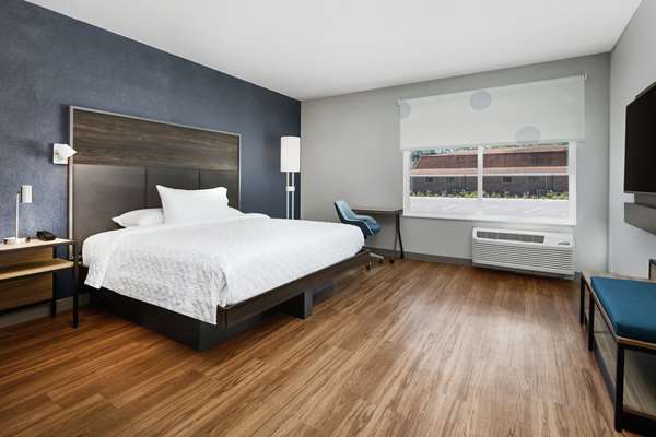  - Tru by Hilton Hotel Midtown Savannah