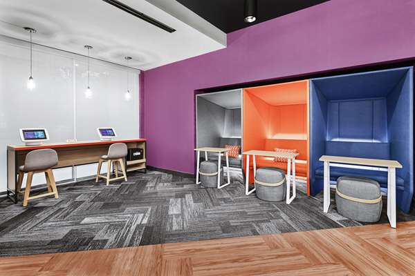 Conference Area - Tru by Hilton Hotel Midtown Savannah