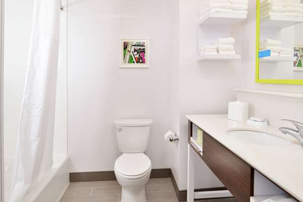  - Hampton Inn & Suites Oakdale - I-94, Exit 250