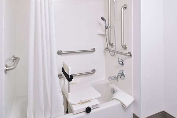  - Hampton Inn & Suites Oakdale - I-94, Exit 250