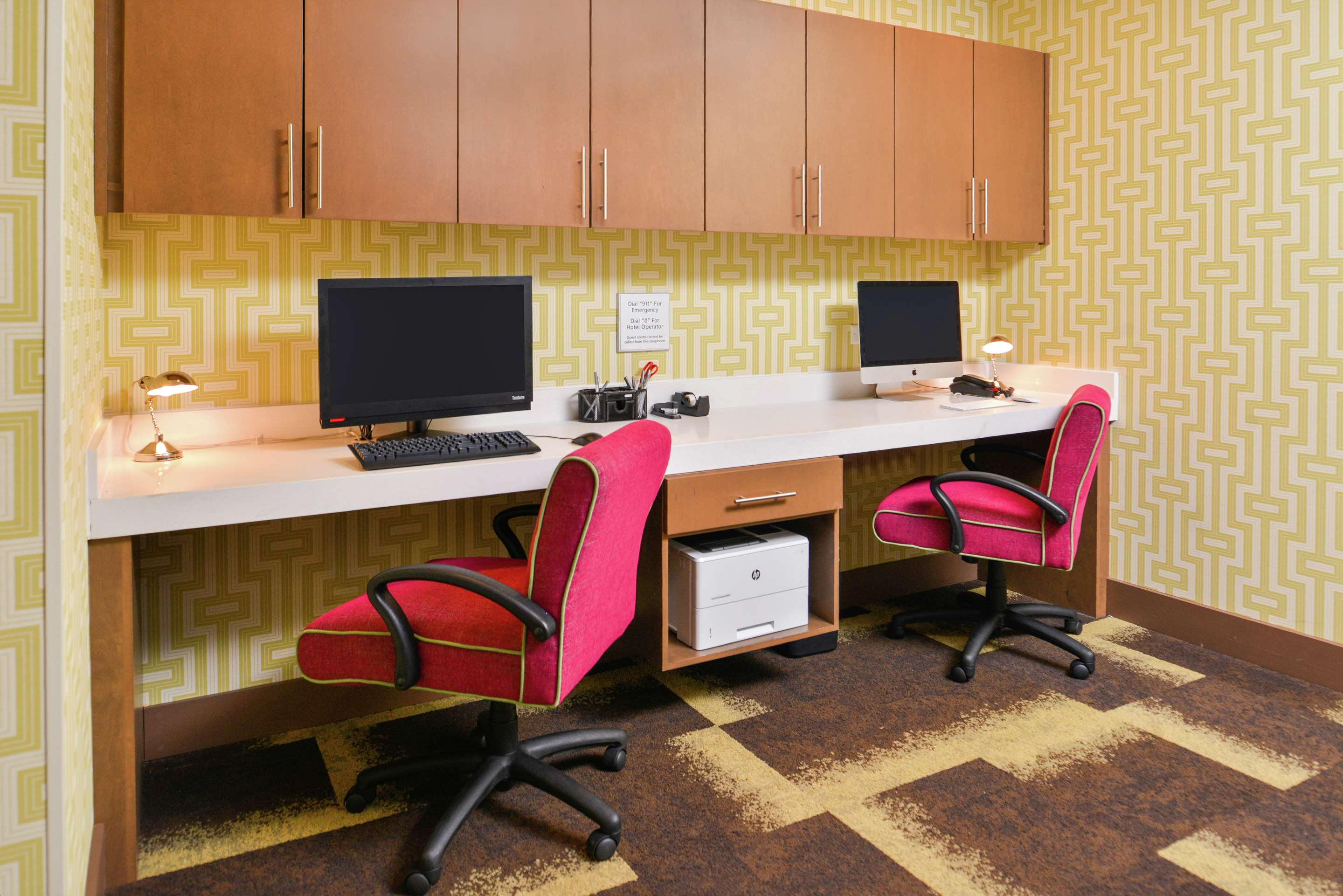 Business Center | Hampton Inn & Suites St. Paul Oakdale/Woodbury