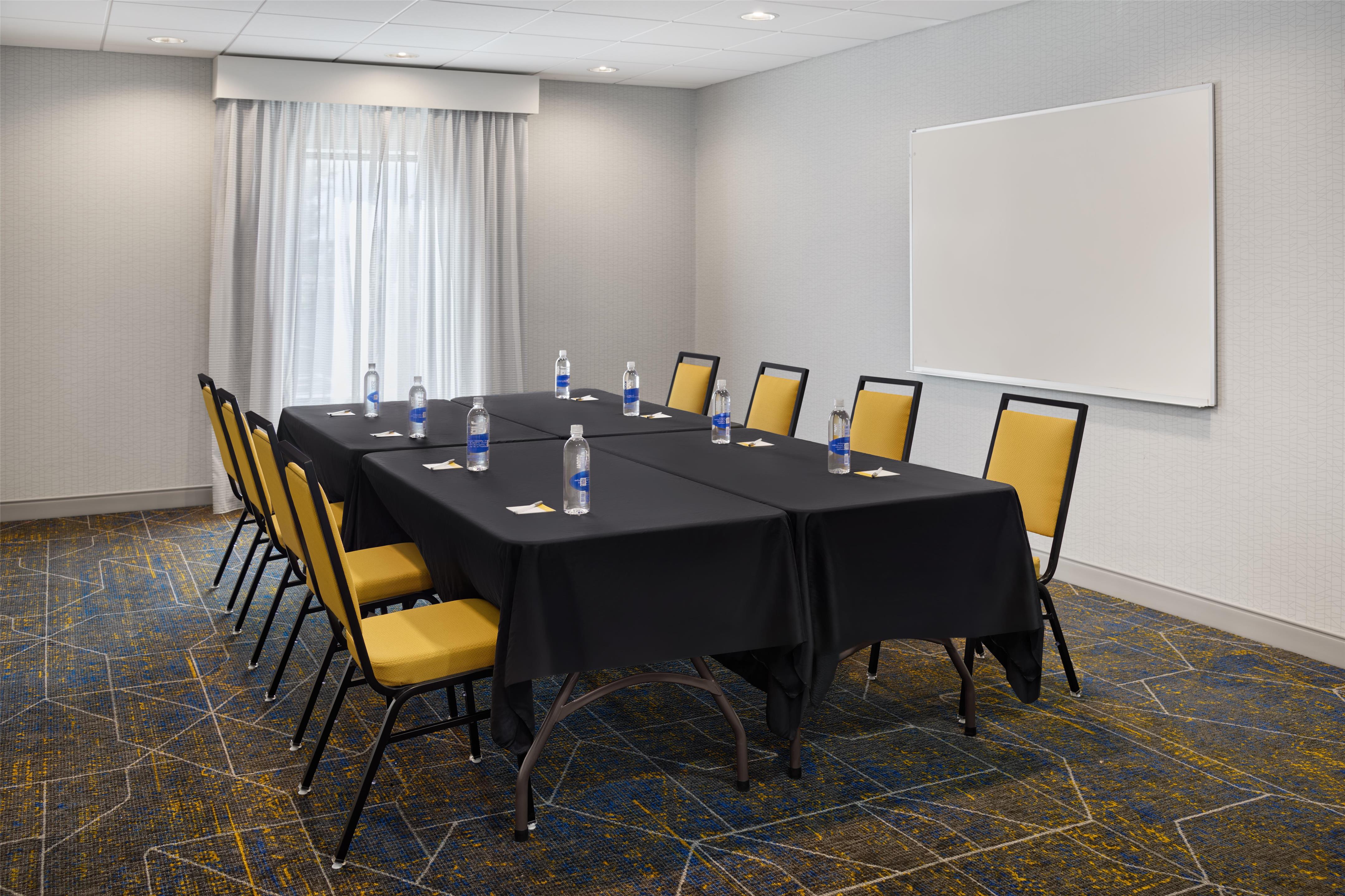 Meeting Room | Hampton Inn & Suites St. Paul Oakdale/Woodbury