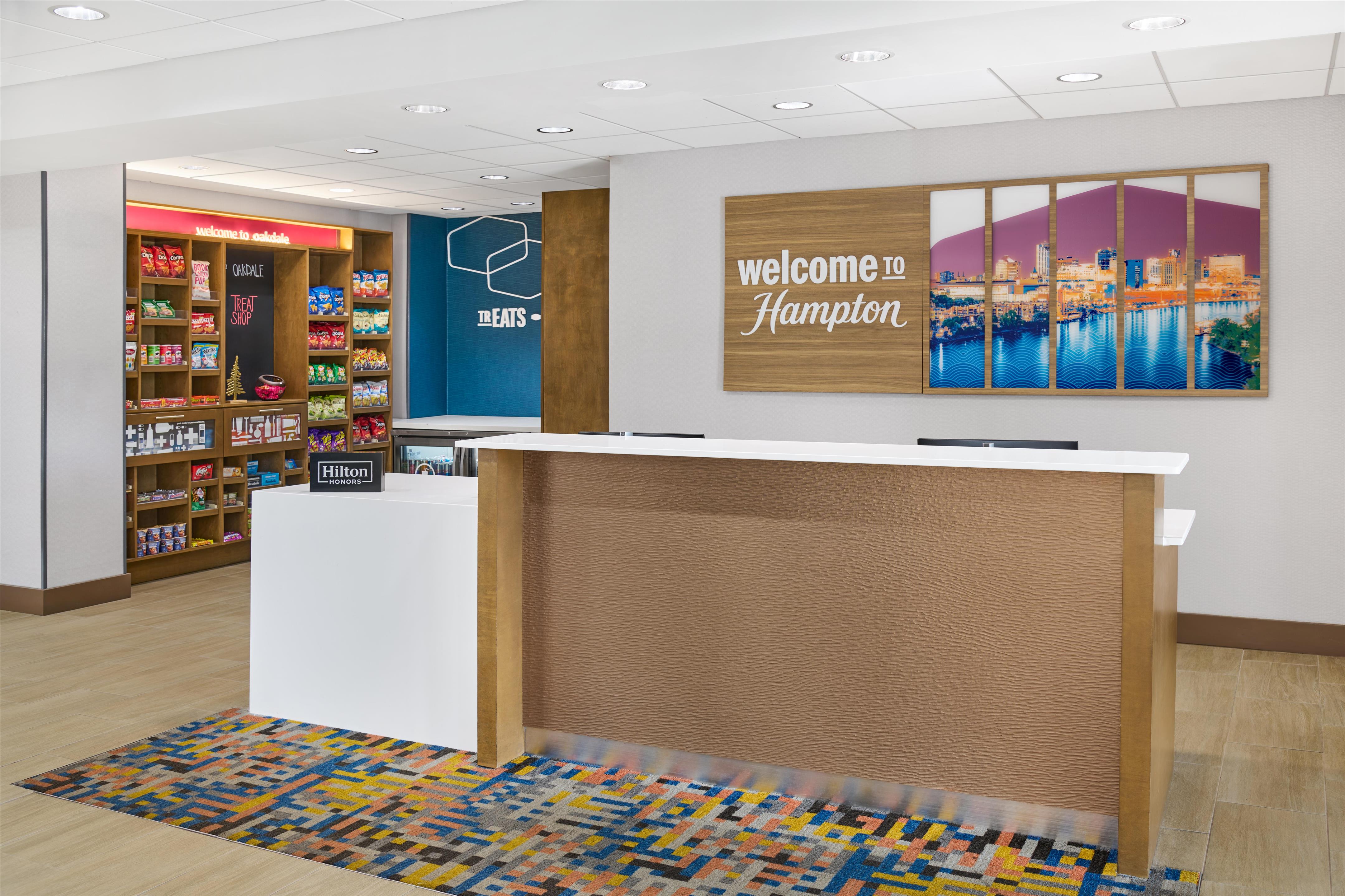 Reception | Hampton Inn & Suites St. Paul Oakdale/Woodbury