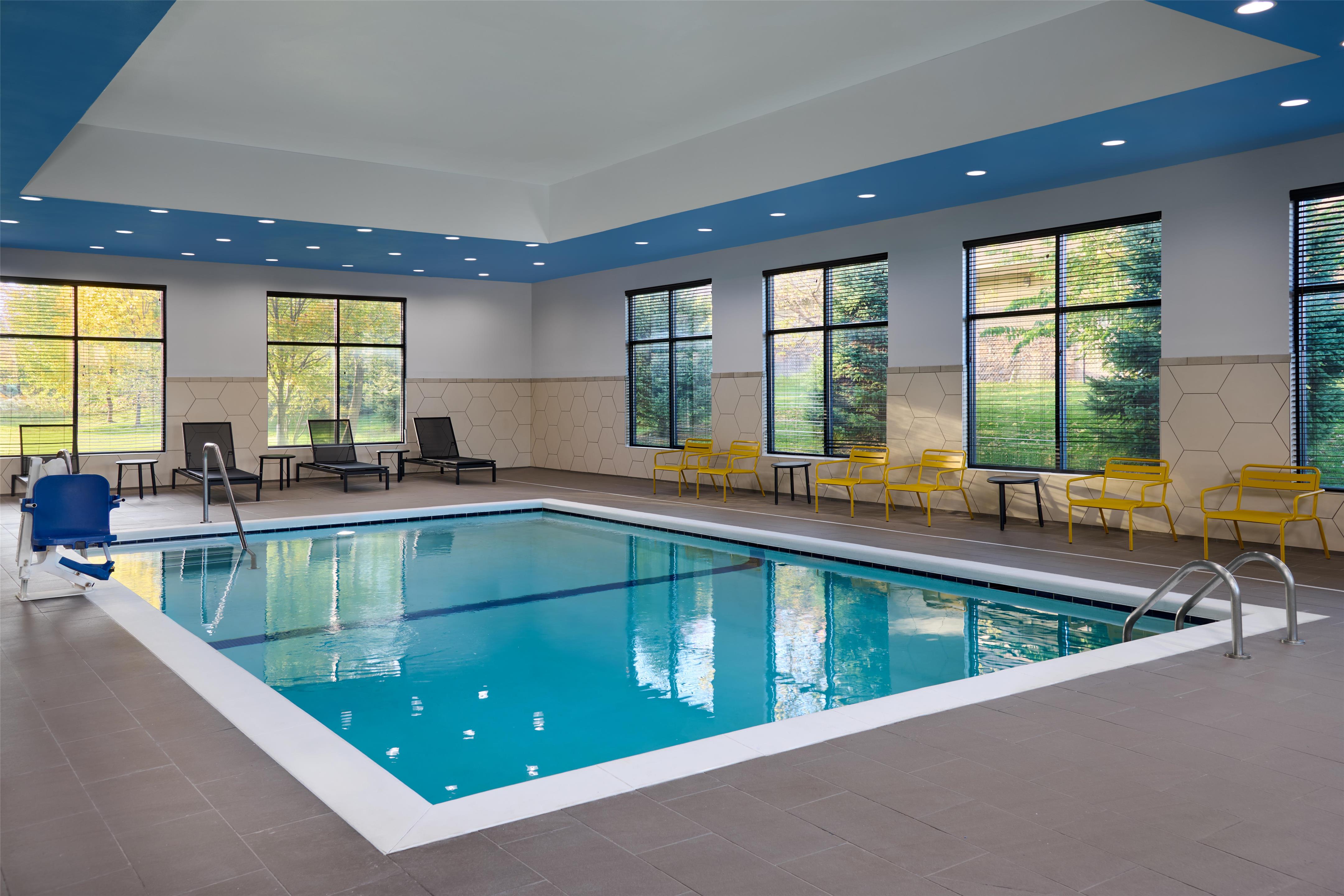 Pool | Hampton Inn & Suites St. Paul Oakdale/Woodbury