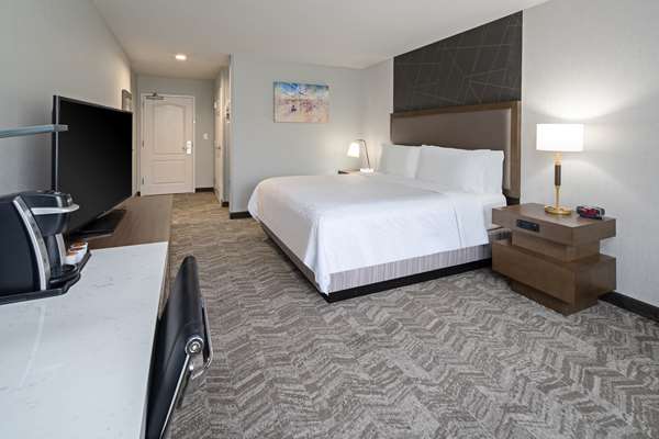  - Best Western Valencia Six Flags Inn & Suites - I-5, Exit 170