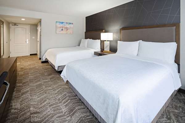  - Best Western Valencia Six Flags Inn & Suites - I-5, Exit 170