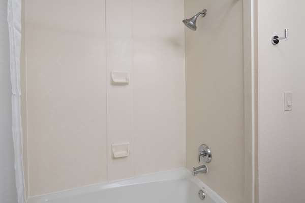  - Best Western Valencia Six Flags Inn & Suites - I-5, Exit 170