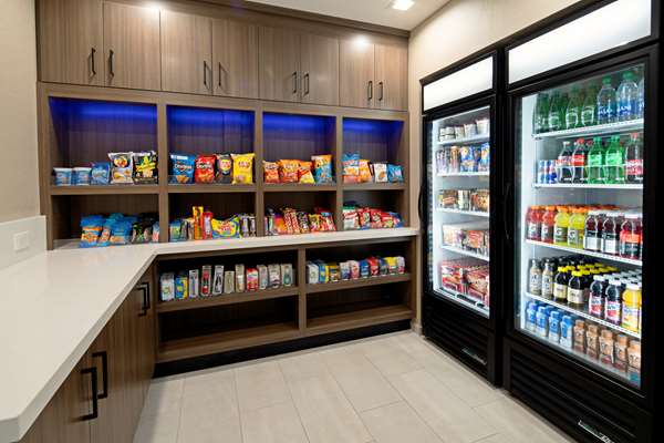  - Best Western Valencia Six Flags Inn & Suites - I-5, Exit 170