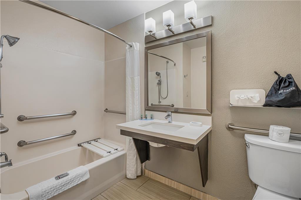 Best Western Valencia/Six Flags Inn & Suites-guestroom-Guest Room,Bathroom,On-Site.jpg