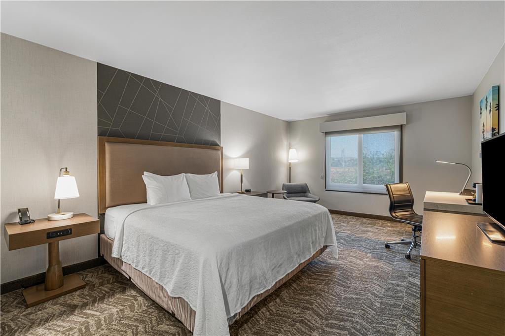 Best Western Valencia/Six Flags Inn & Suites-guestroom-Guest Room,On-Site.jpg